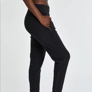 Oiselle V-Formation Joggers